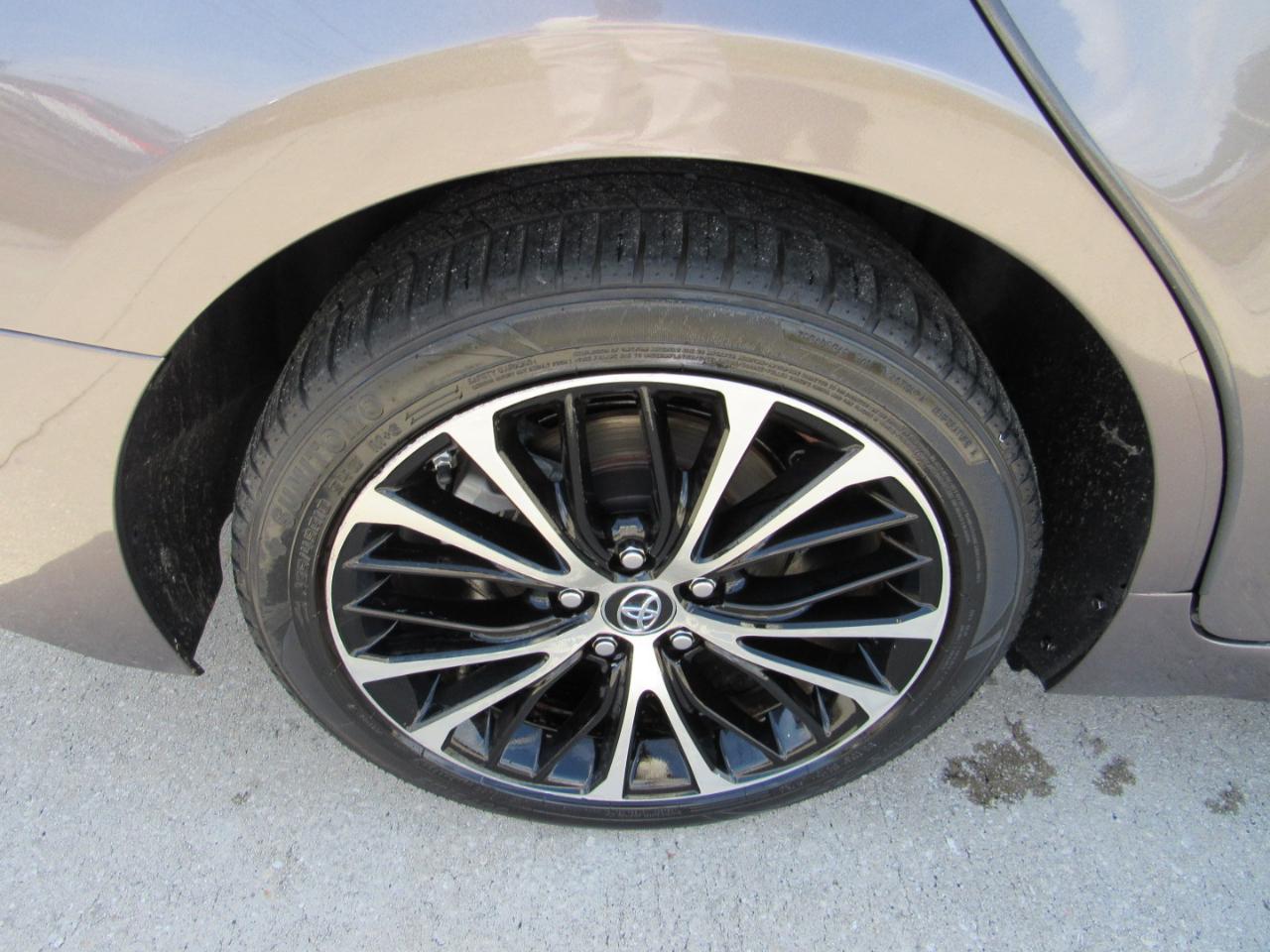 Toyota Camry XLE Auto (Natl) 2019