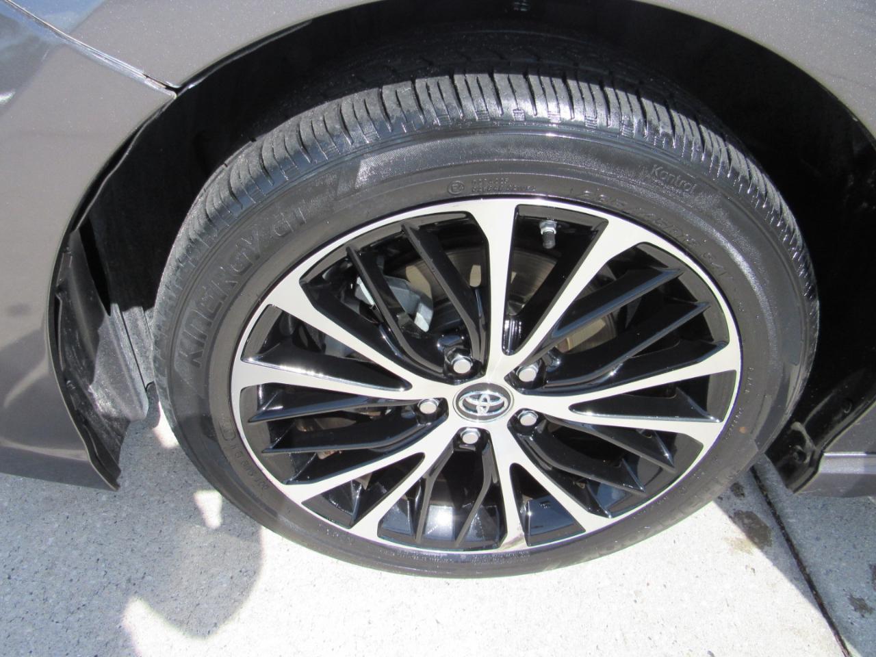 Toyota Camry XLE Auto (Natl) 2019