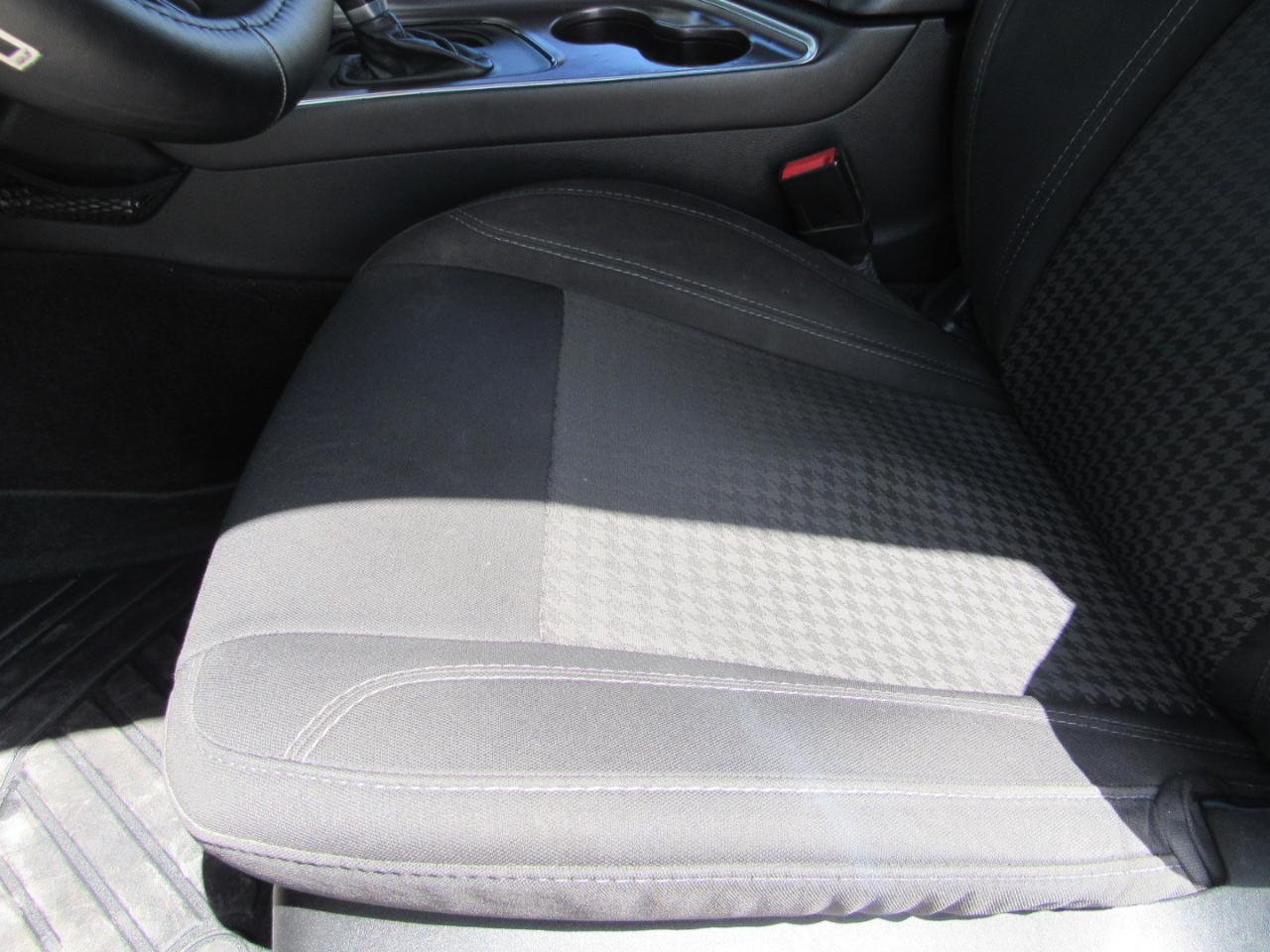 Dodge Challenger 2dr Cpe SXT 2016