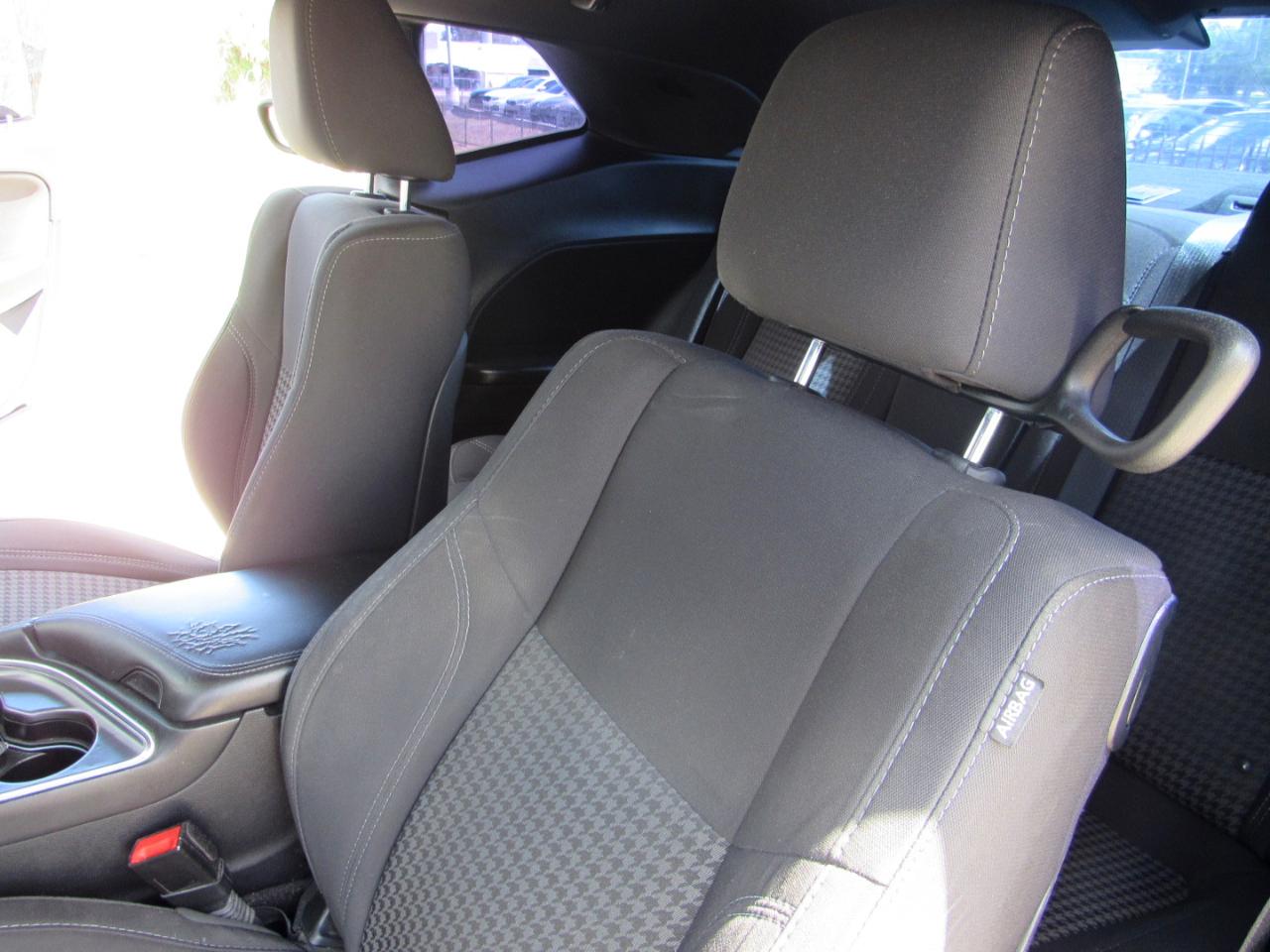 Dodge Challenger 2dr Cpe SXT 2016