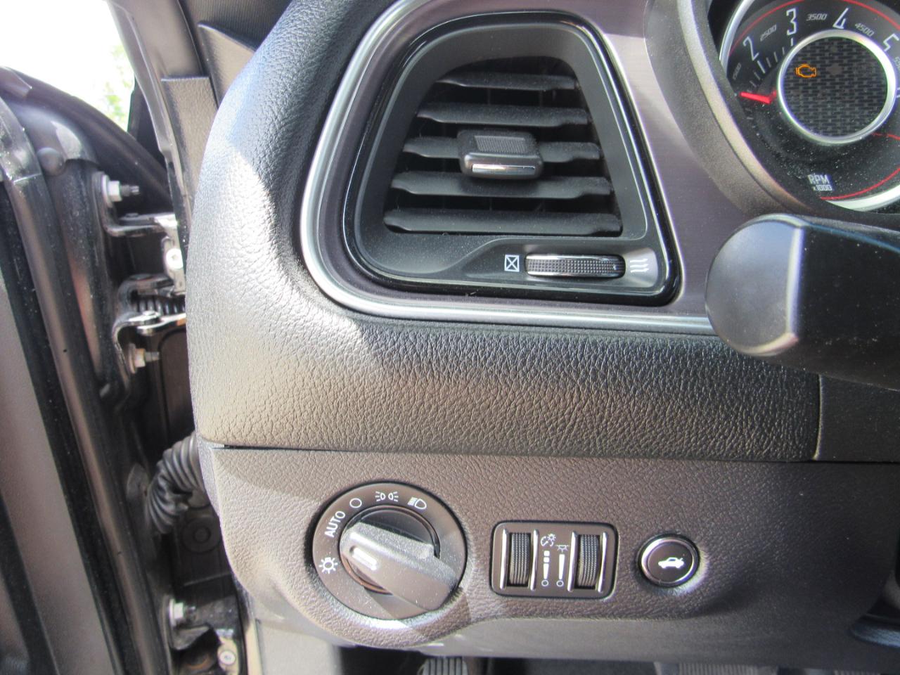 Dodge Challenger 2dr Cpe SXT 2016