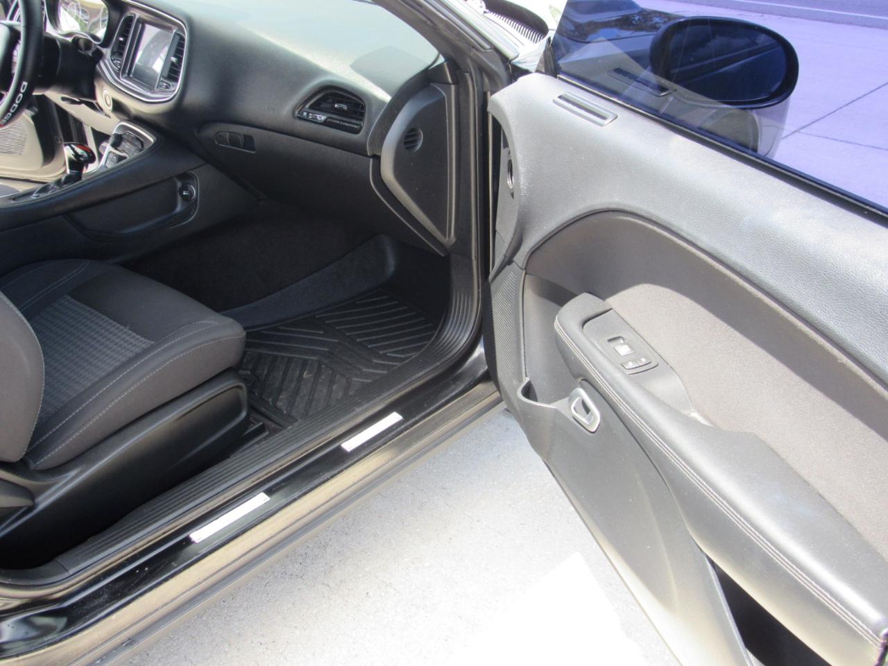 Dodge Challenger 2dr Cpe SXT 2016