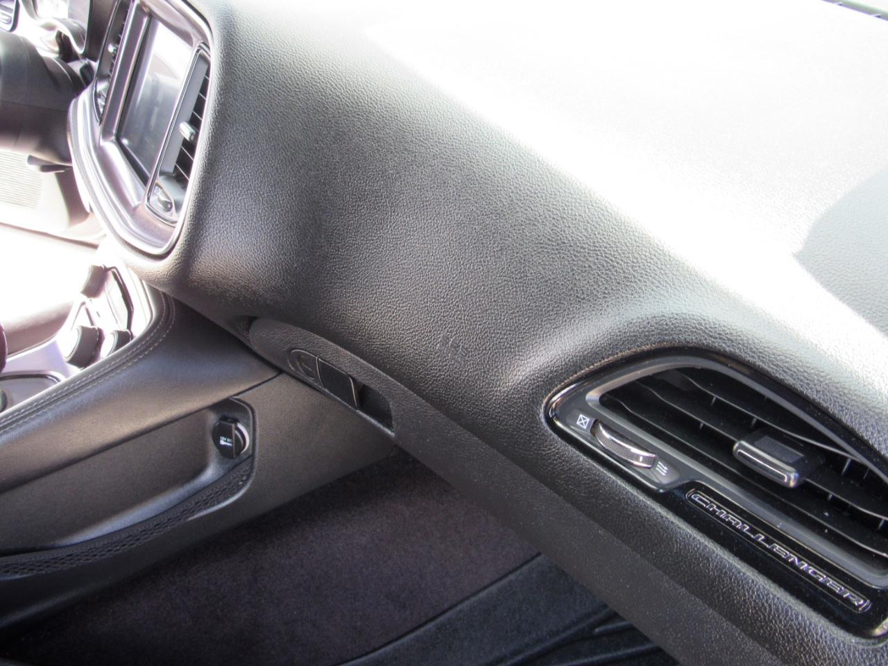 Dodge Challenger 2dr Cpe SXT 2016