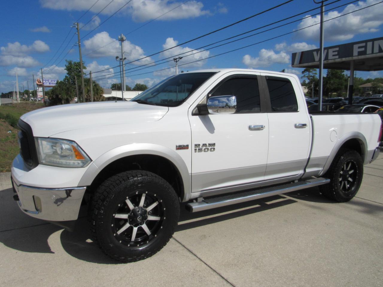 RAM 1500 4WD Quad Cab 140.5" Laramie 2014