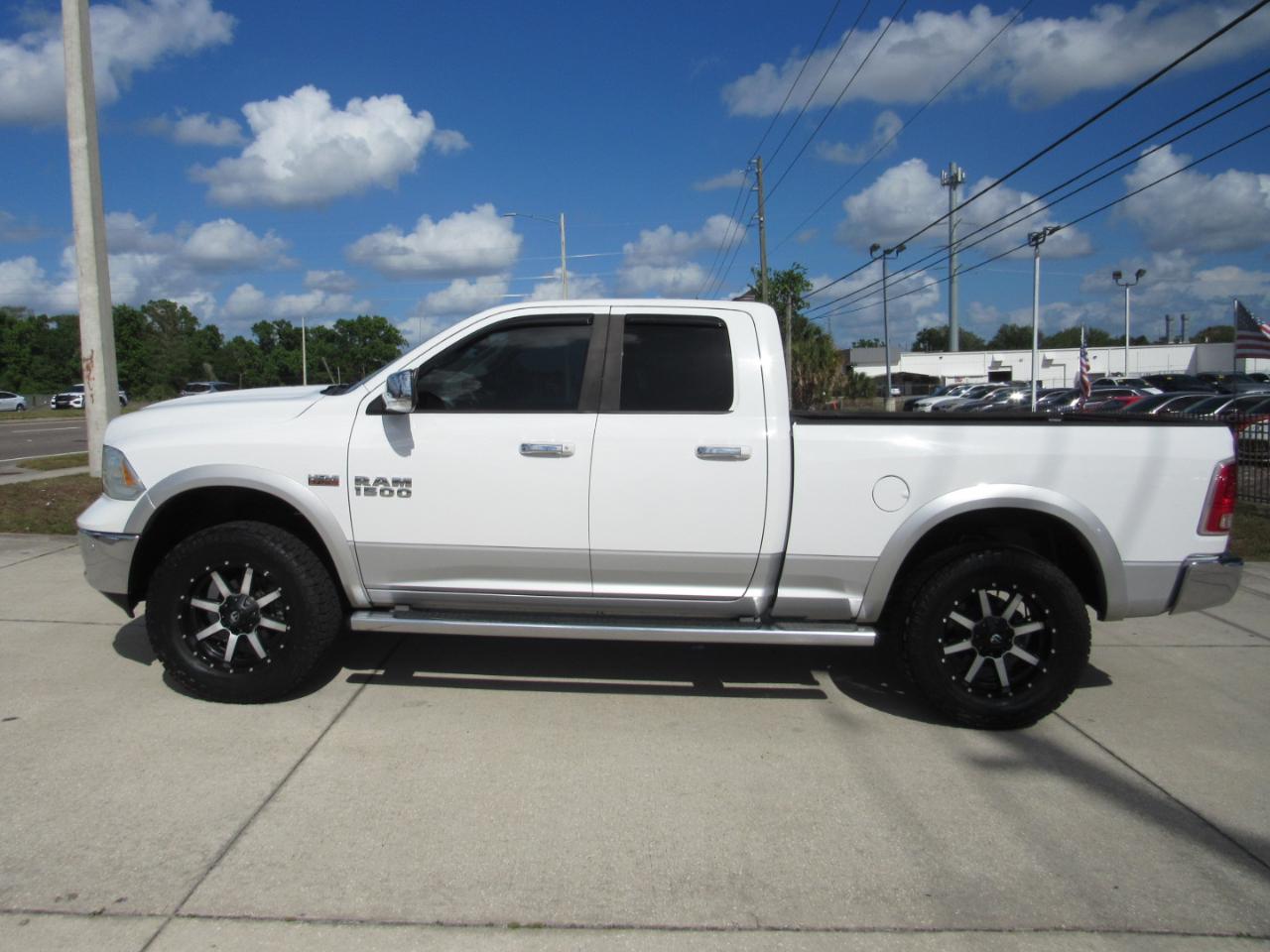 RAM 1500 4WD Quad Cab 140.5" Laramie 2014