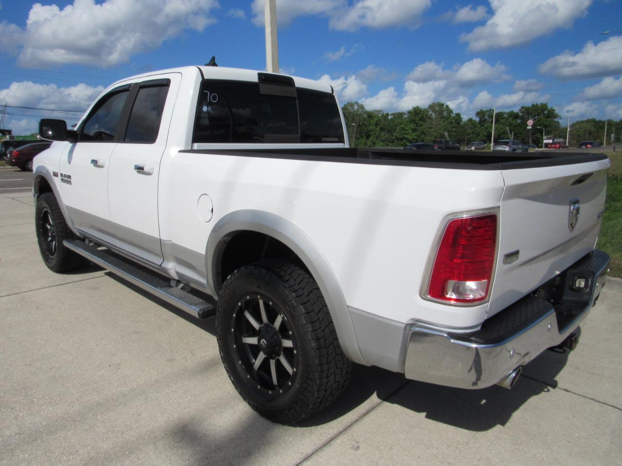 RAM 1500 4WD Quad Cab 140.5" Laramie 2014