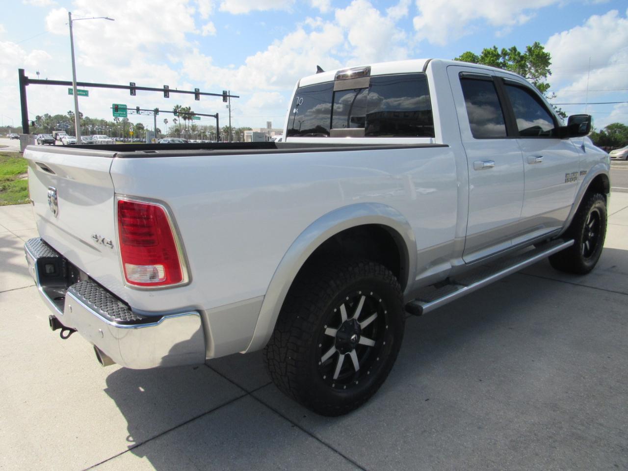 RAM 1500 4WD Quad Cab 140.5" Laramie 2014