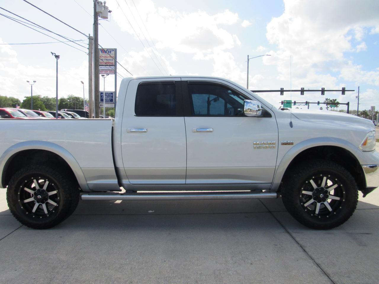 RAM 1500 4WD Quad Cab 140.5" Laramie 2014