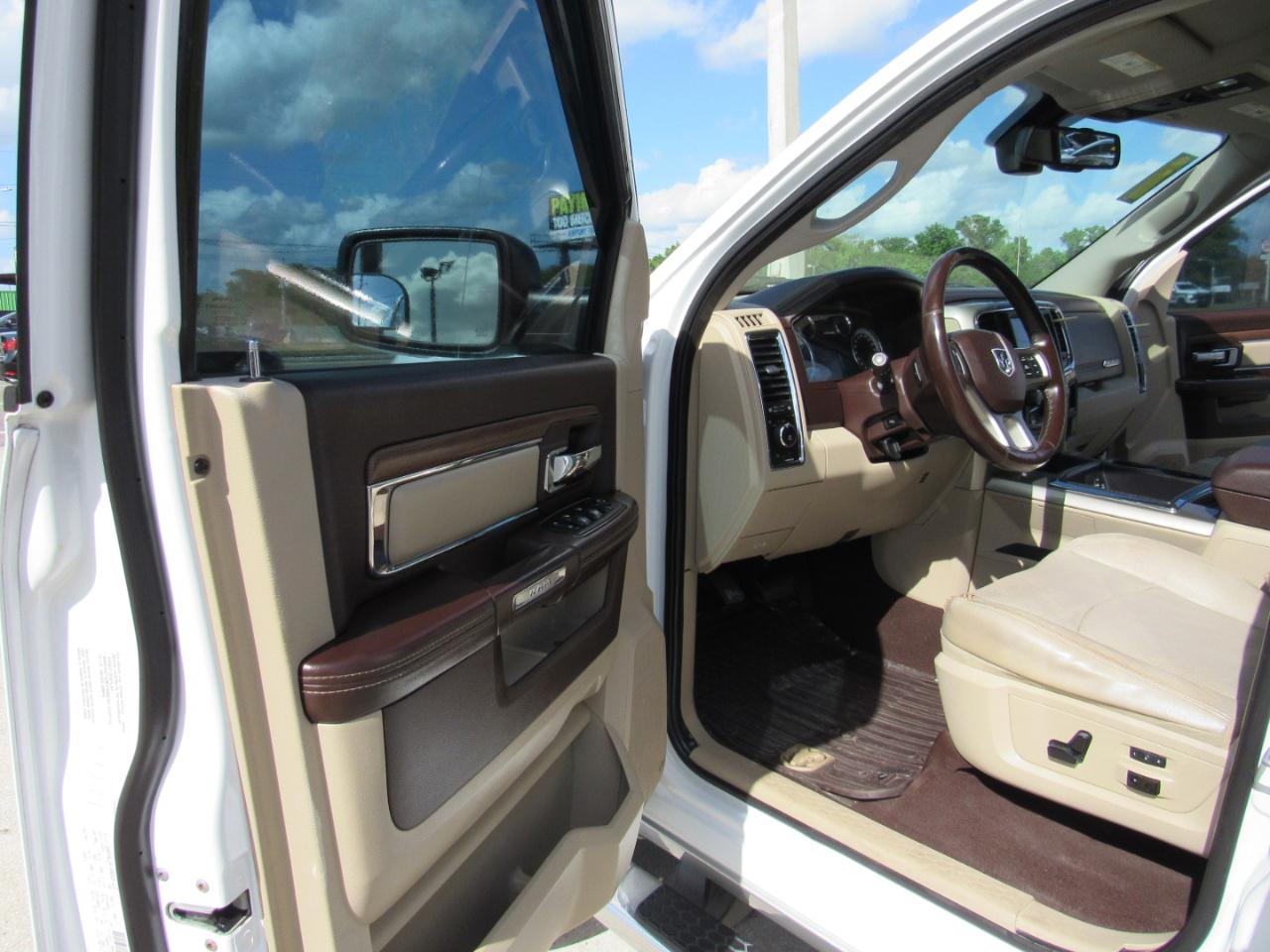 RAM 1500 4WD Quad Cab 140.5" Laramie 2014