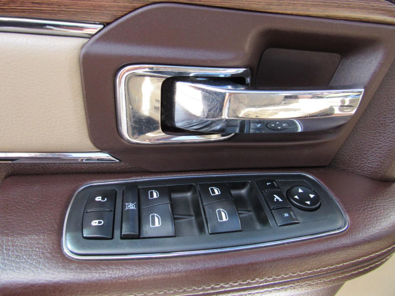 RAM 1500 4WD Quad Cab 140.5" Laramie 2014