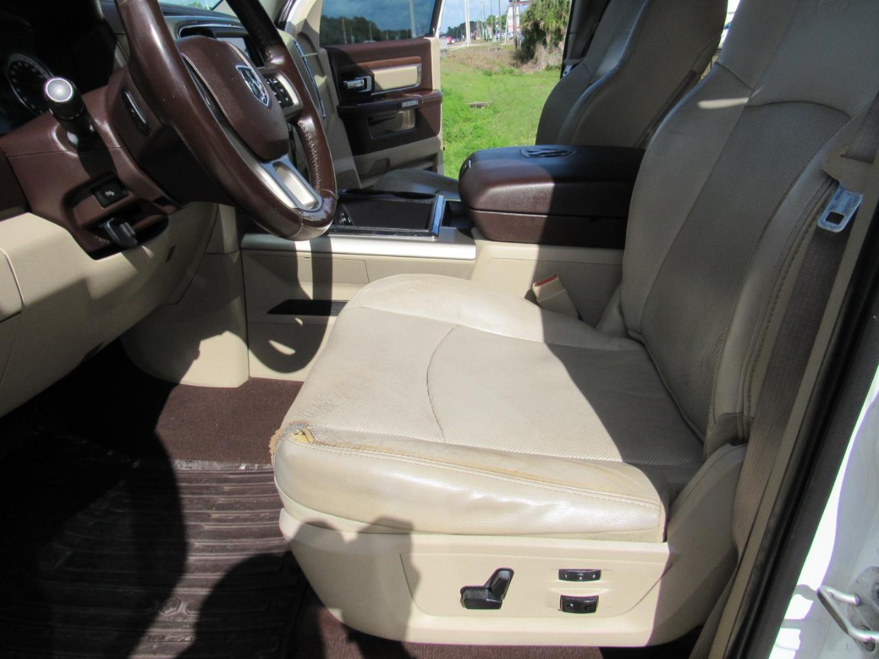 RAM 1500 4WD Quad Cab 140.5" Laramie 2014