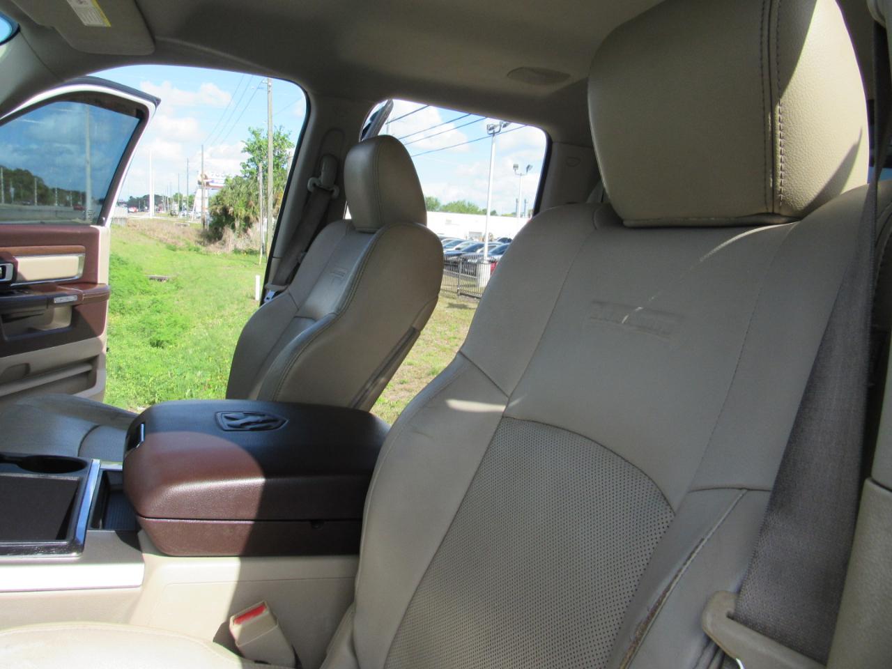 RAM 1500 4WD Quad Cab 140.5" Laramie 2014