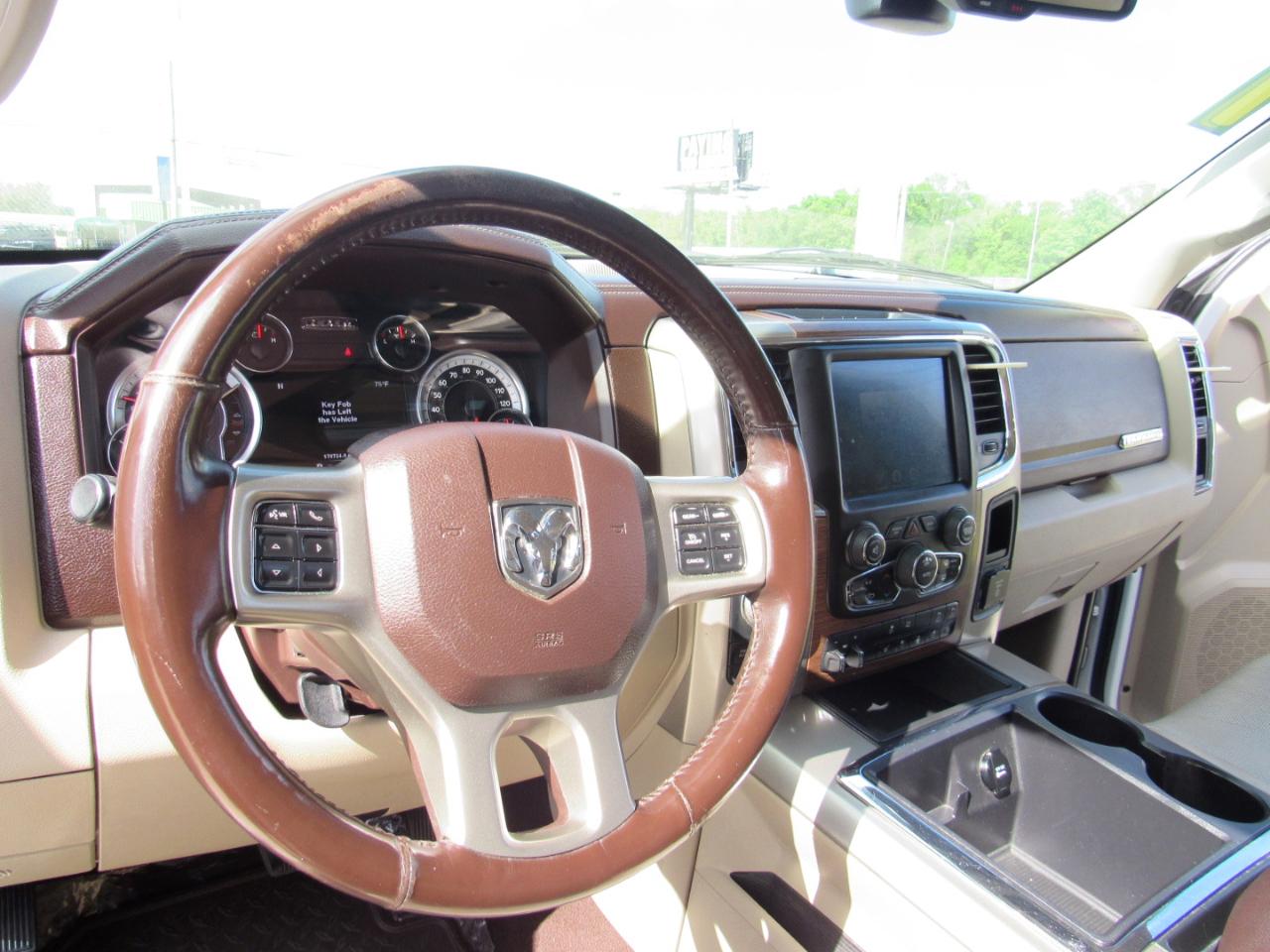 RAM 1500 4WD Quad Cab 140.5" Laramie 2014