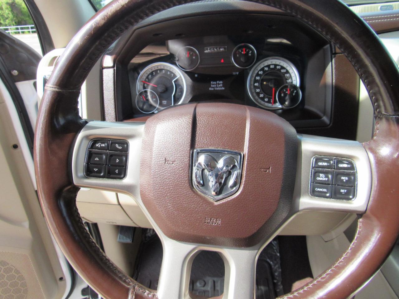 RAM 1500 4WD Quad Cab 140.5" Laramie 2014