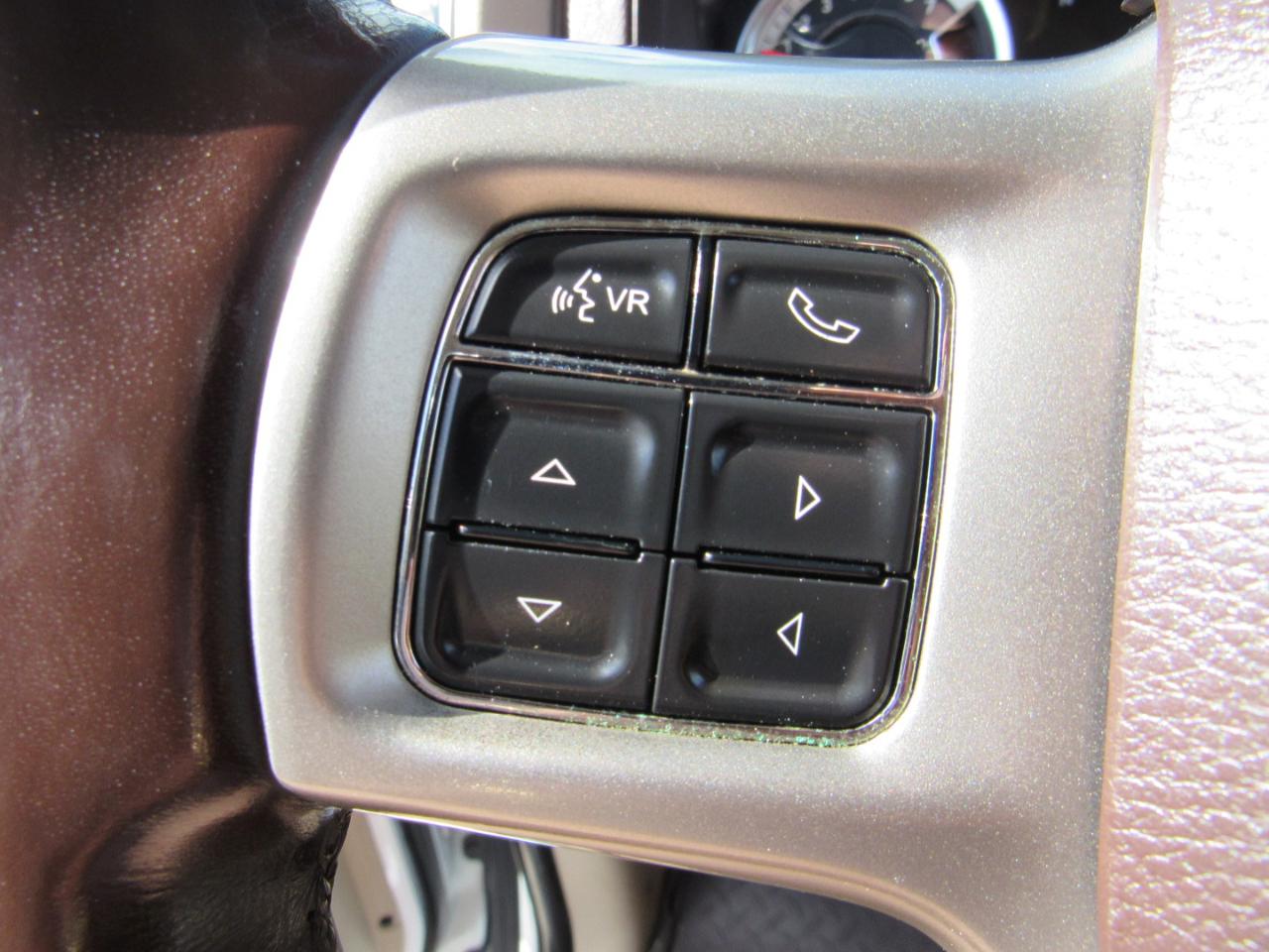 RAM 1500 4WD Quad Cab 140.5" Laramie 2014