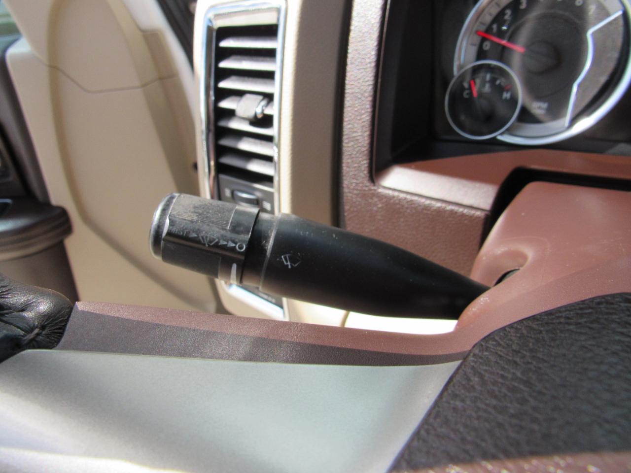 RAM 1500 4WD Quad Cab 140.5" Laramie 2014