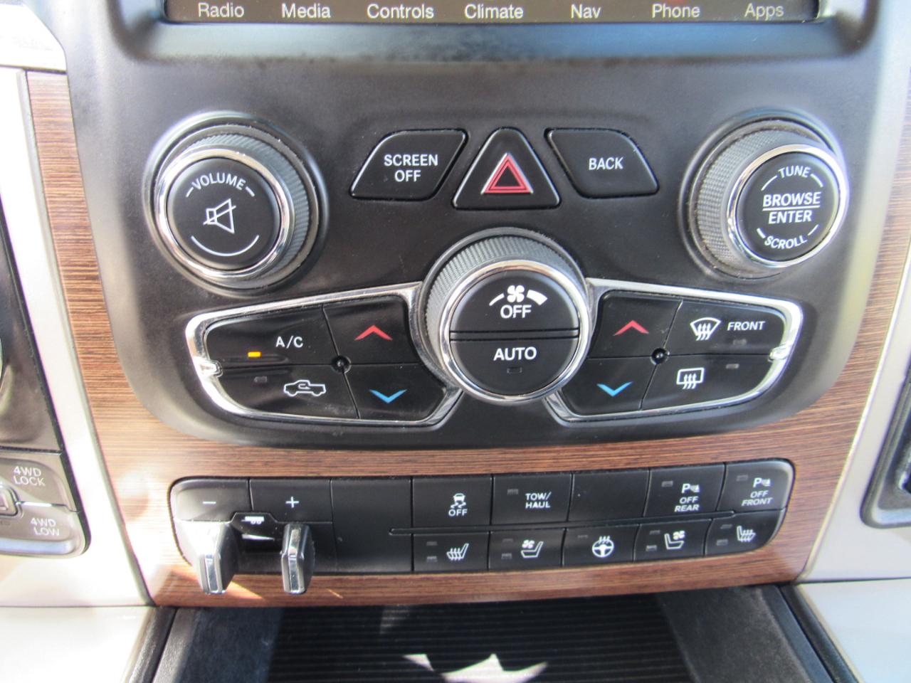 RAM 1500 4WD Quad Cab 140.5" Laramie 2014