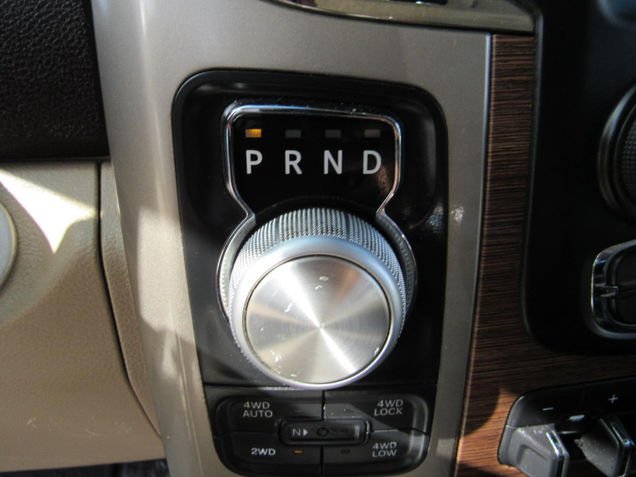 RAM 1500 4WD Quad Cab 140.5" Laramie 2014