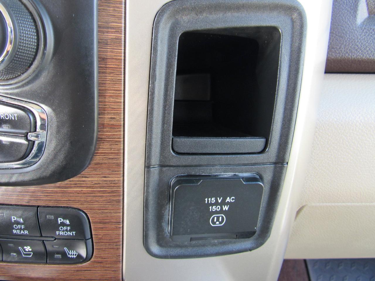 RAM 1500 4WD Quad Cab 140.5" Laramie 2014