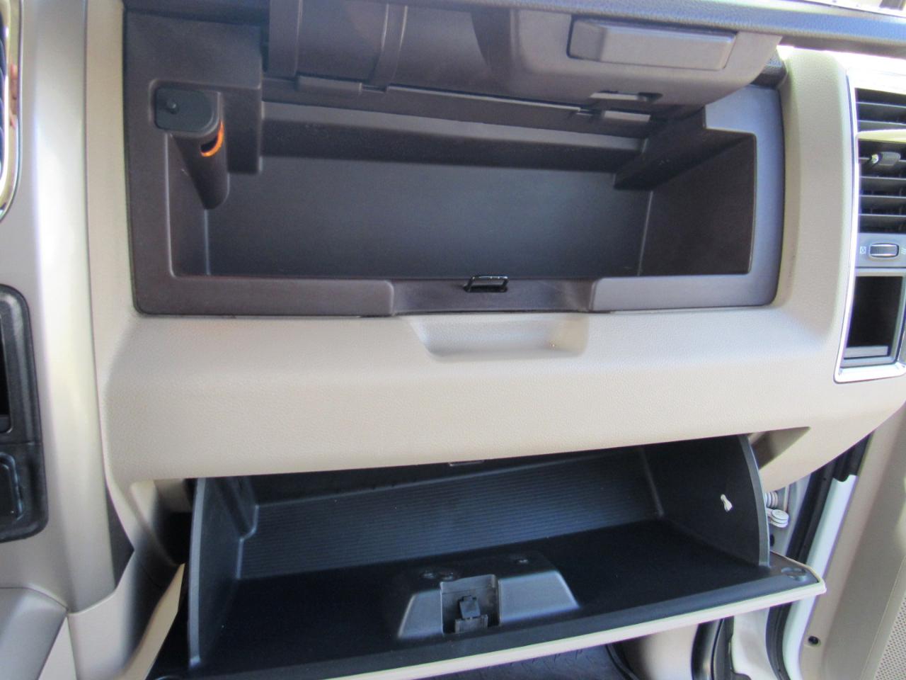 RAM 1500 4WD Quad Cab 140.5" Laramie 2014