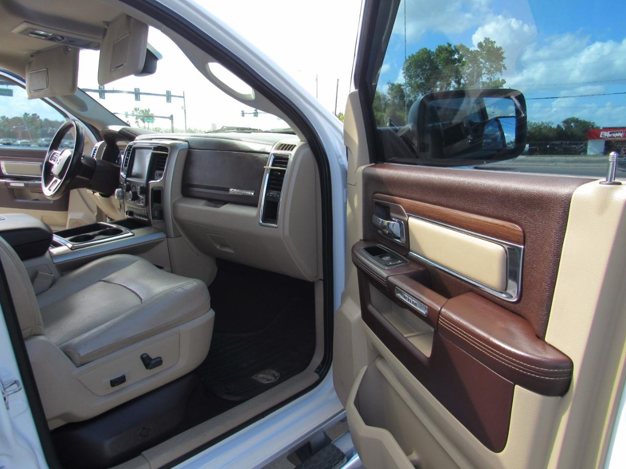 RAM 1500 4WD Quad Cab 140.5" Laramie 2014