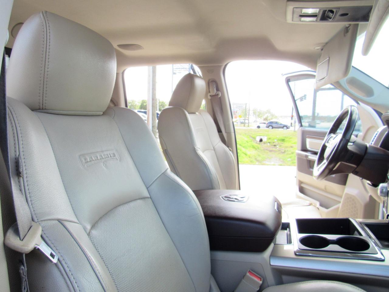 RAM 1500 4WD Quad Cab 140.5" Laramie 2014