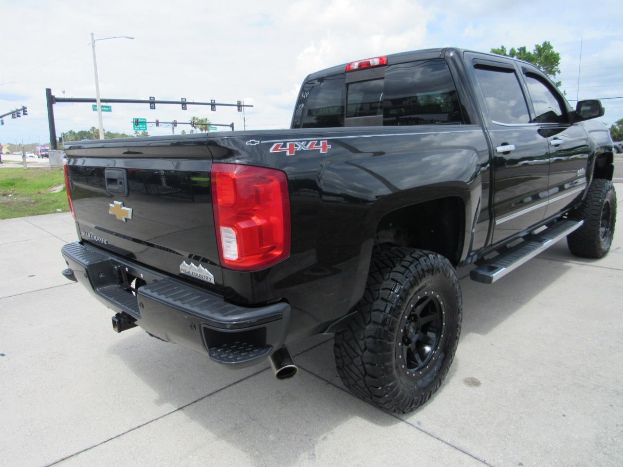 Chevrolet Silverado 1500 4WD Crew Cab 143.5" High Country 2017