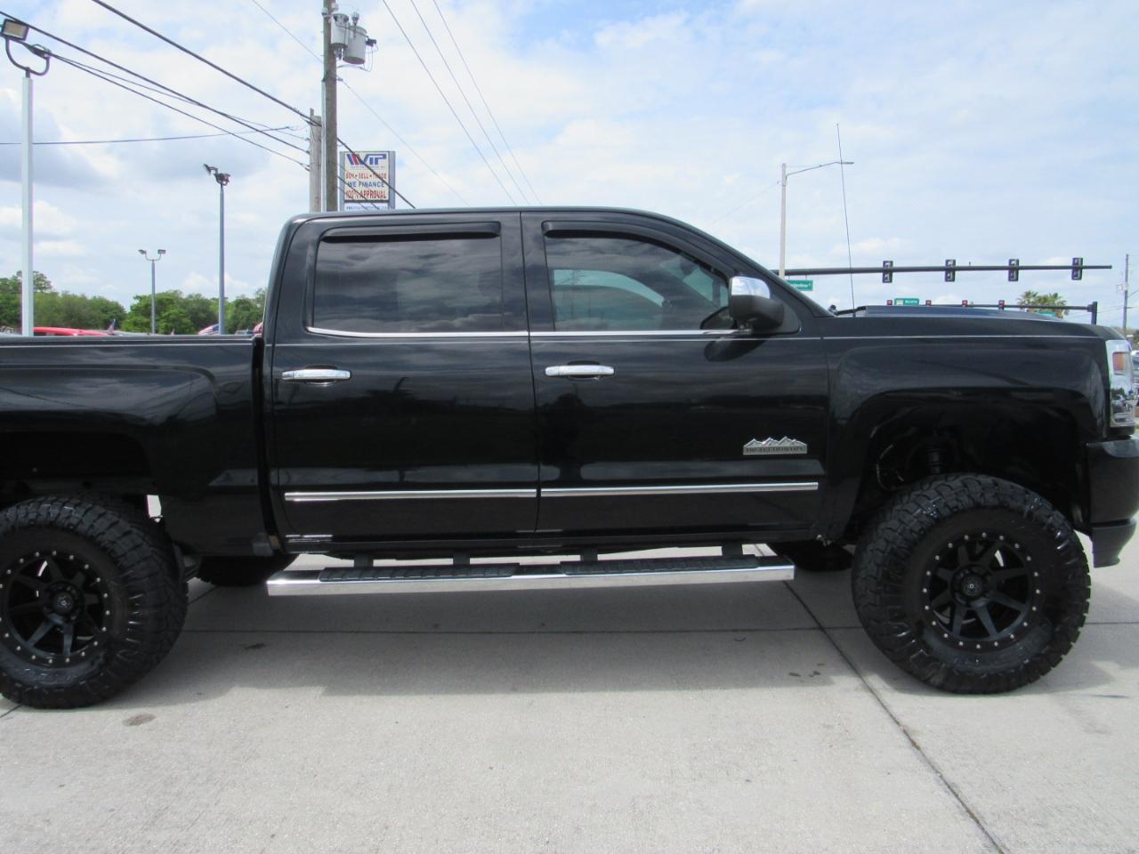 Chevrolet Silverado 1500 4WD Crew Cab 143.5" High Country 2017