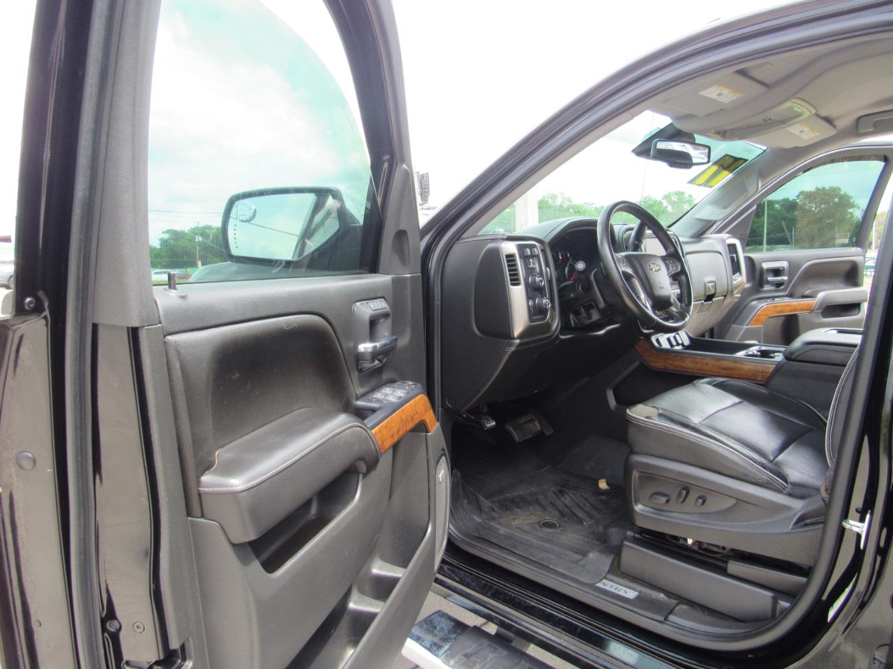 Chevrolet Silverado 1500 4WD Crew Cab 143.5" High Country 2017