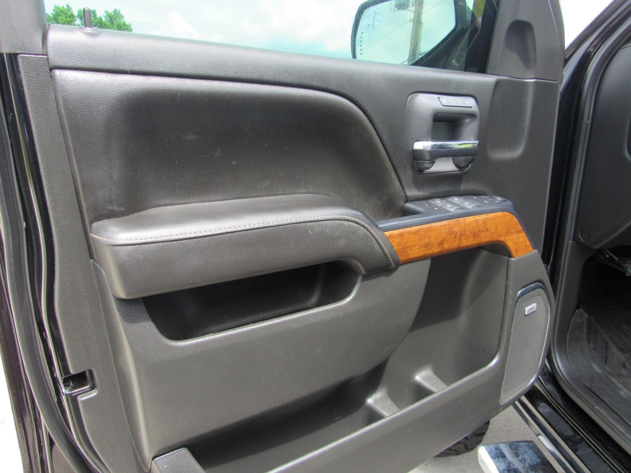 Chevrolet Silverado 1500 4WD Crew Cab 143.5" High Country 2017