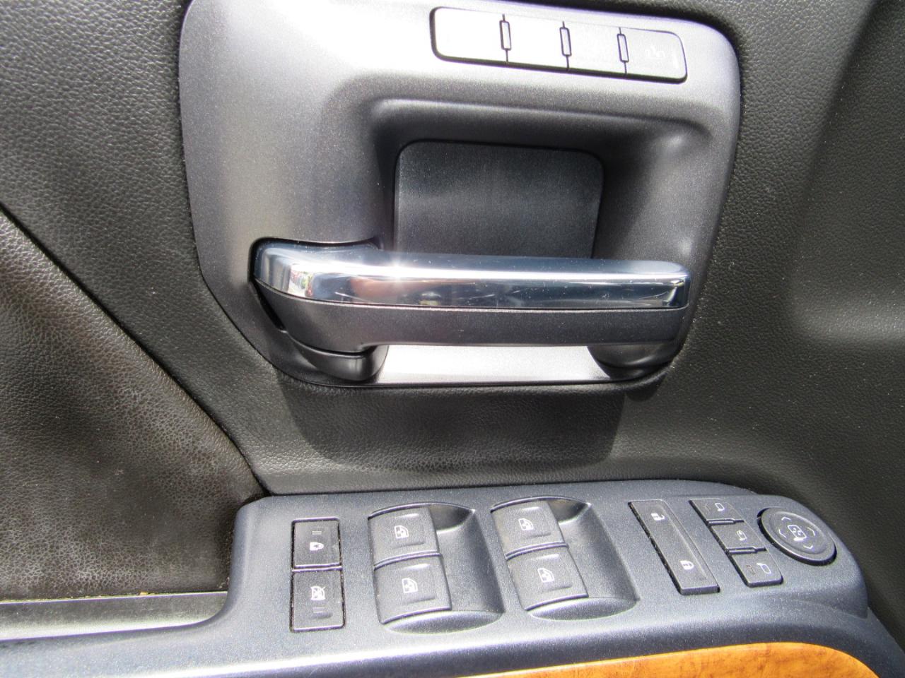 Chevrolet Silverado 1500 4WD Crew Cab 143.5" High Country 2017