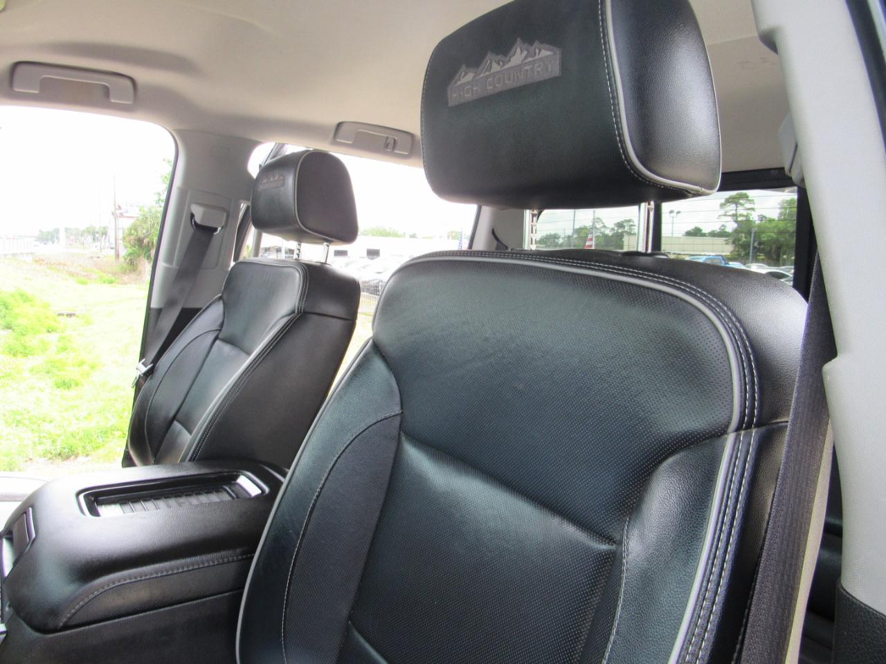 Chevrolet Silverado 1500 4WD Crew Cab 143.5" High Country 2017