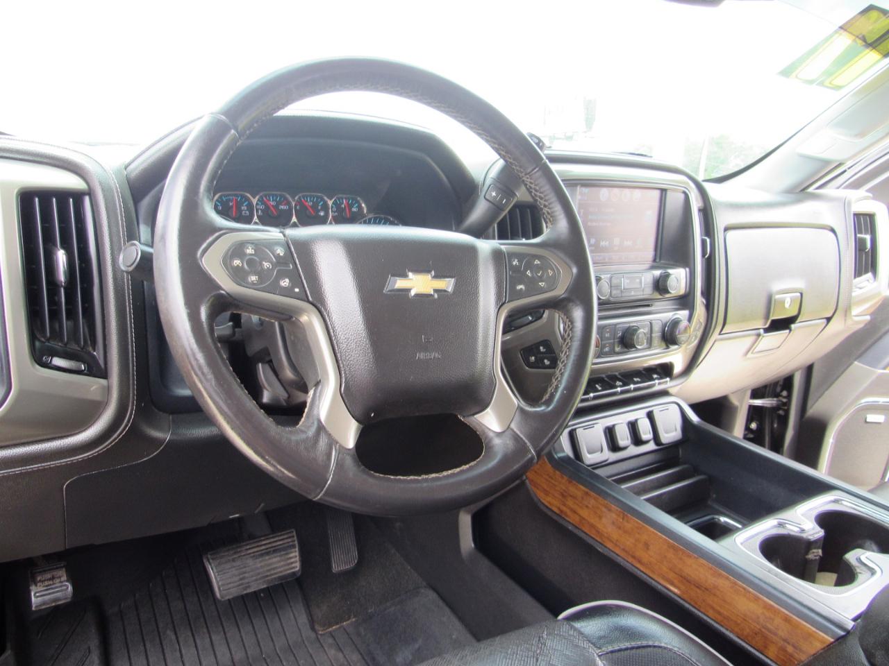 Chevrolet Silverado 1500 4WD Crew Cab 143.5" High Country 2017