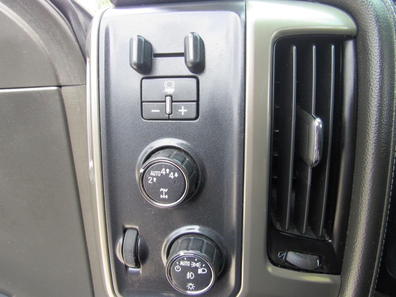 Chevrolet Silverado 1500 4WD Crew Cab 143.5" High Country 2017