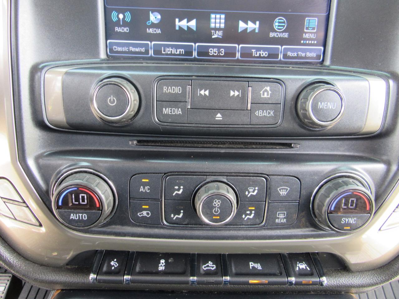 Chevrolet Silverado 1500 4WD Crew Cab 143.5" High Country 2017