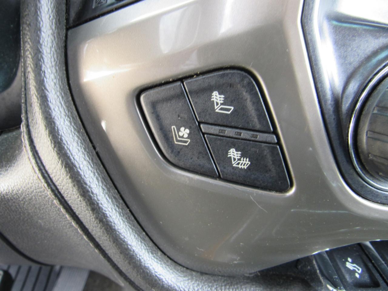 Chevrolet Silverado 1500 4WD Crew Cab 143.5" High Country 2017