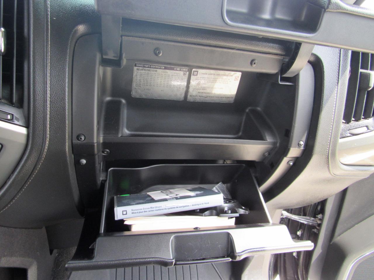 Chevrolet Silverado 1500 4WD Crew Cab 143.5" High Country 2017