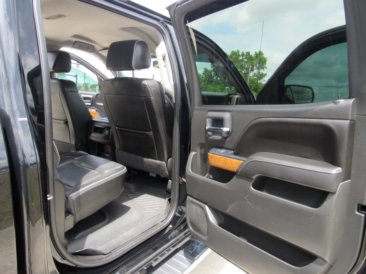 Chevrolet Silverado 1500 4WD Crew Cab 143.5" High Country 2017