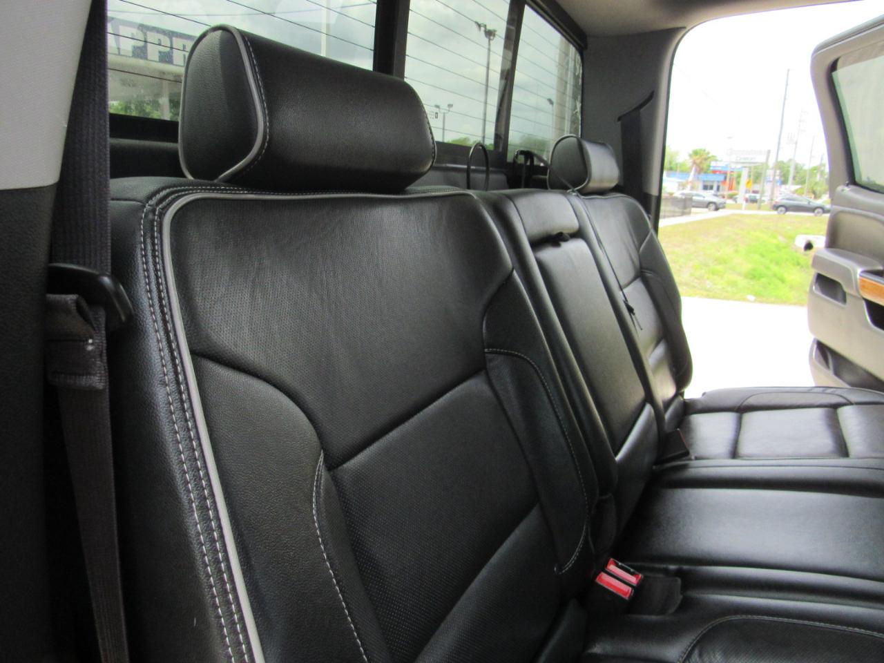 Chevrolet Silverado 1500 4WD Crew Cab 143.5" High Country 2017