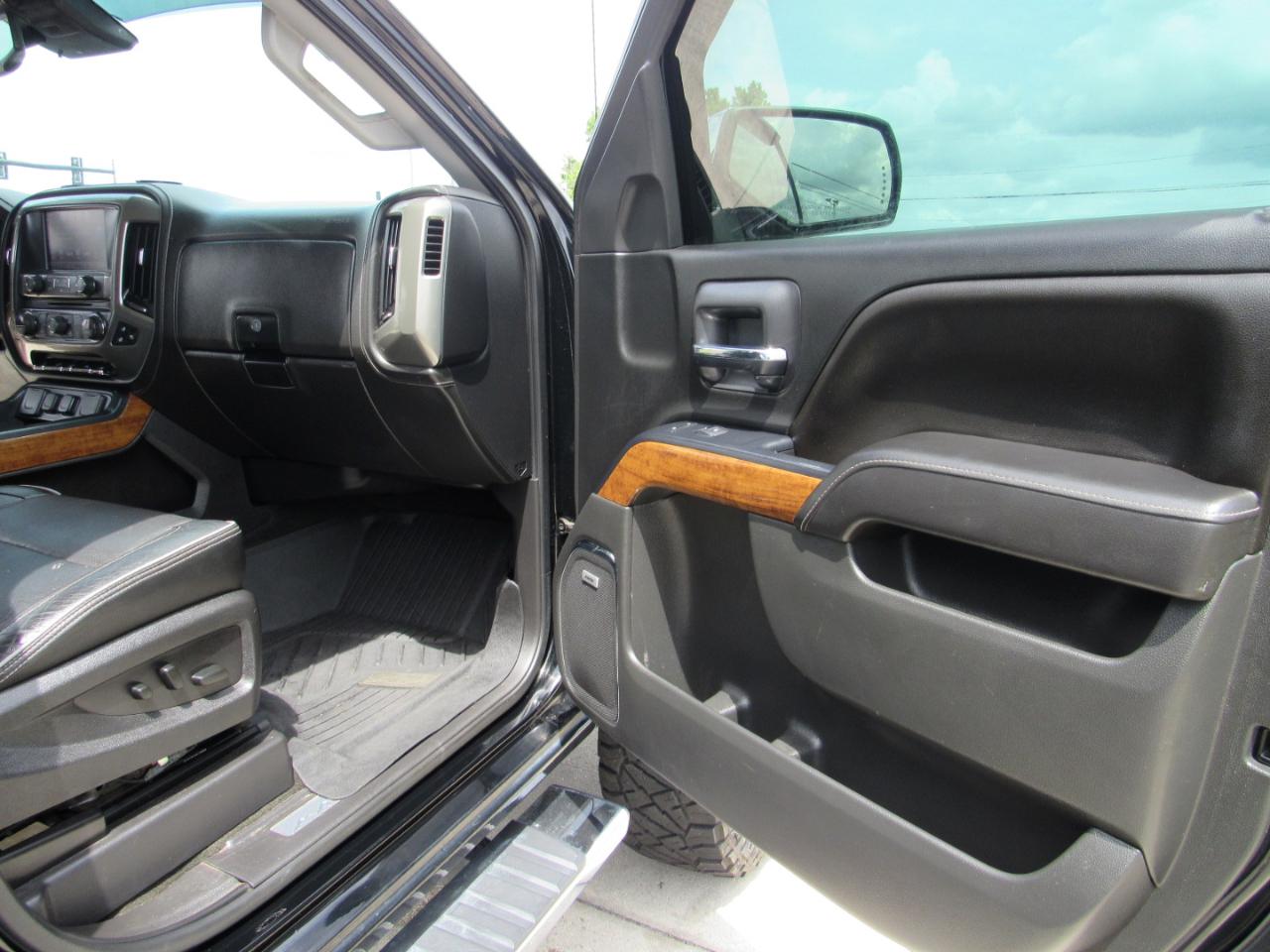 Chevrolet Silverado 1500 4WD Crew Cab 143.5" High Country 2017