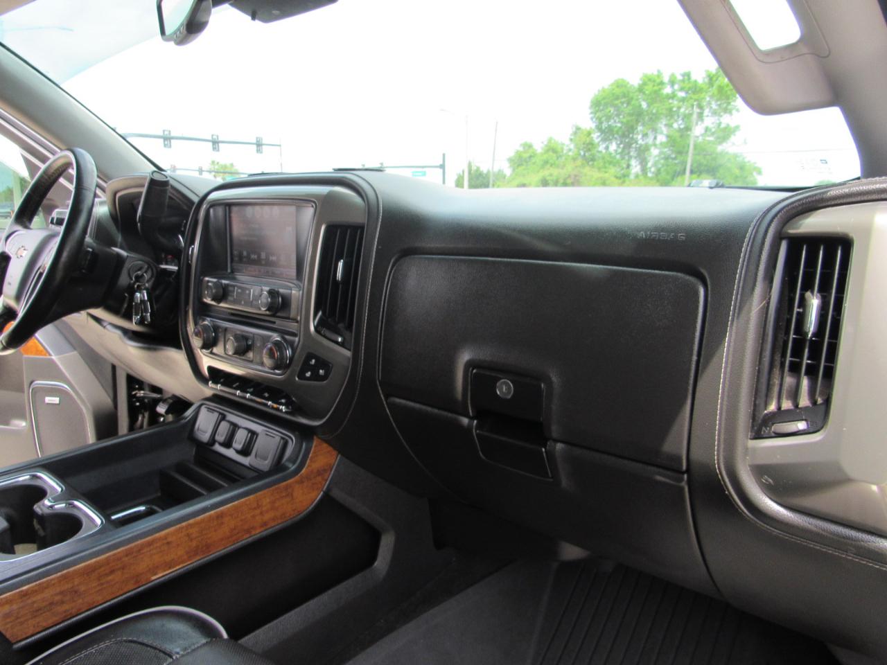 Chevrolet Silverado 1500 4WD Crew Cab 143.5" High Country 2017