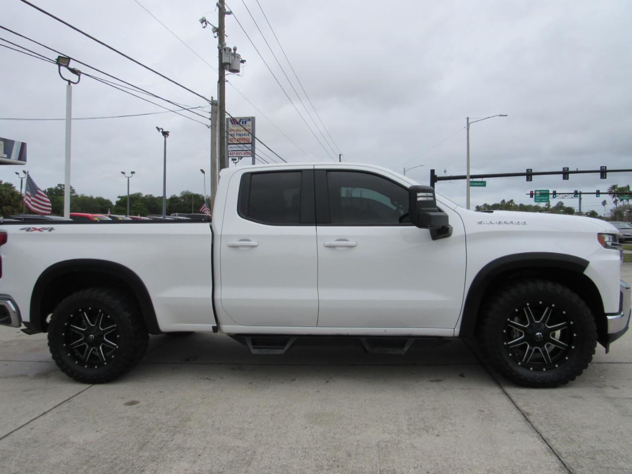 Chevrolet Silverado 1500 4WD Double Cab 147" LT 2020