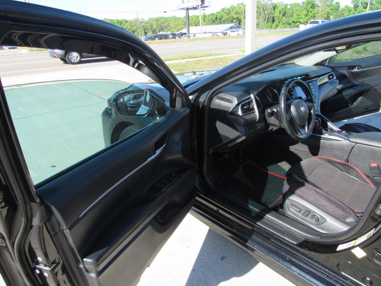 Toyota Camry XLE Auto (Natl) 2018