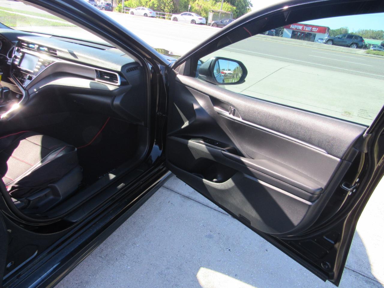 Toyota Camry XLE Auto (Natl) 2018