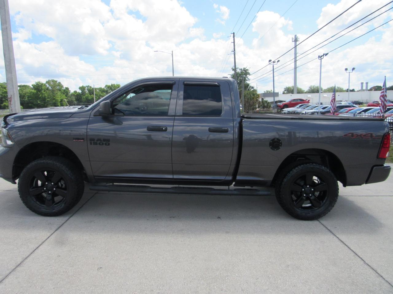 RAM 1500 Express 4x4 Quad Cab 6'4" Box 2017