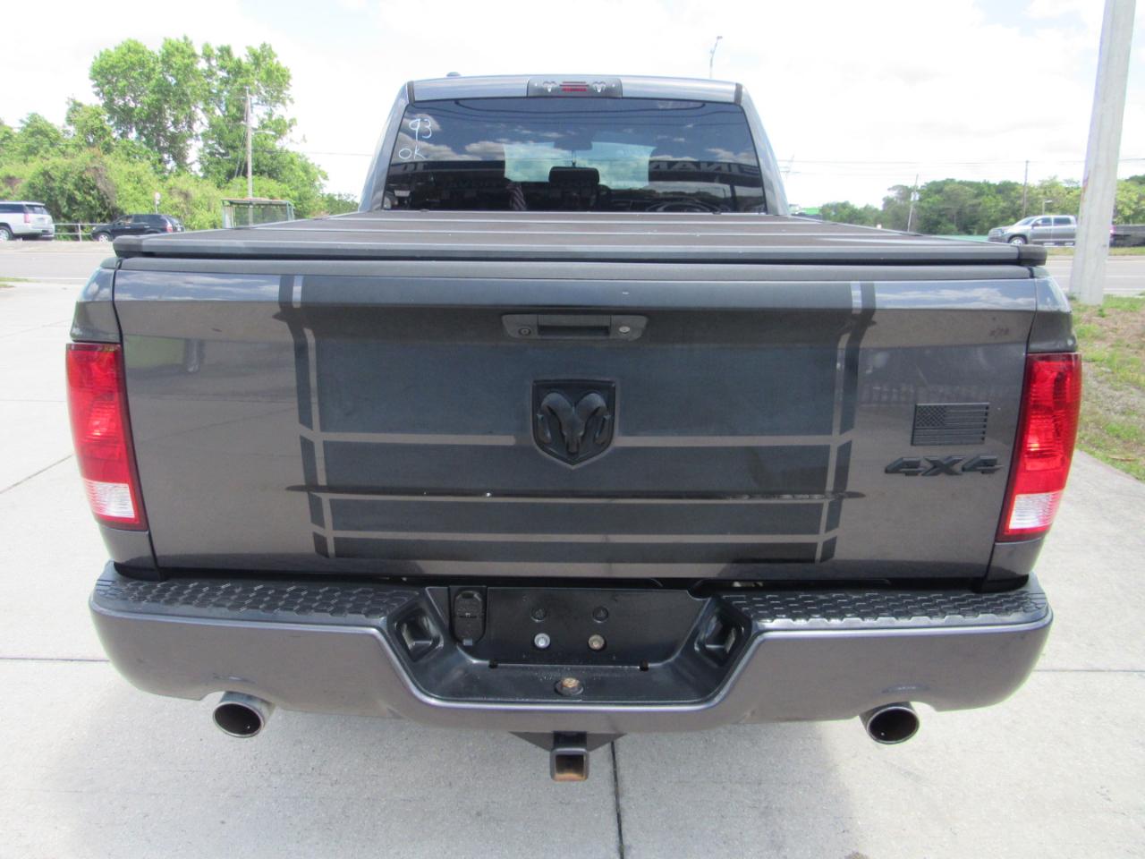 RAM 1500 Express 4x4 Quad Cab 6'4" Box 2017