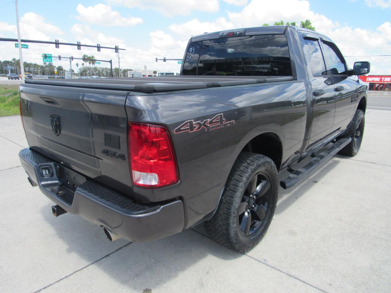 RAM 1500 Express 4x4 Quad Cab 6'4" Box 2017