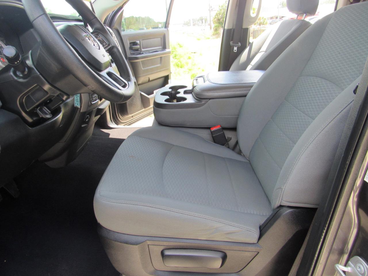 RAM 1500 Express 4x4 Quad Cab 6'4" Box 2017