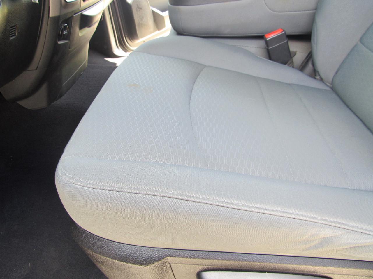 RAM 1500 Express 4x4 Quad Cab 6'4" Box 2017