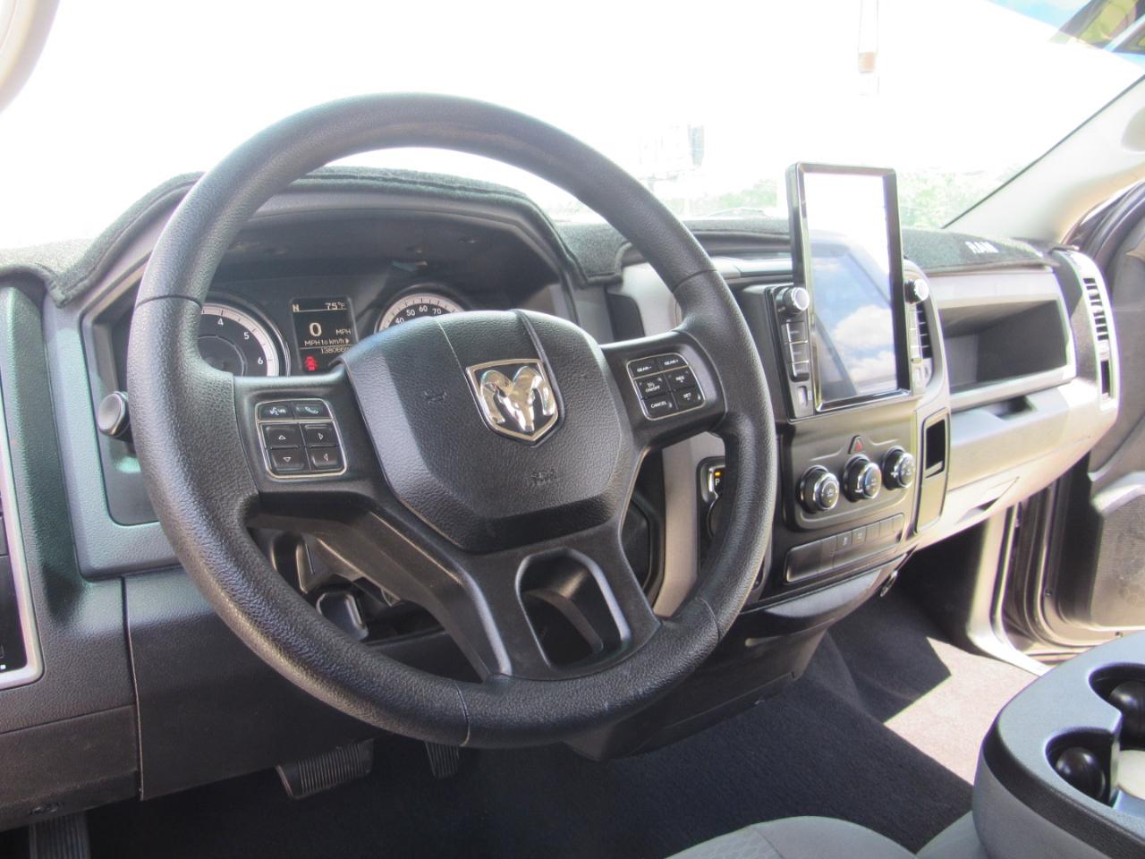 RAM 1500 Express 4x4 Quad Cab 6'4" Box 2017